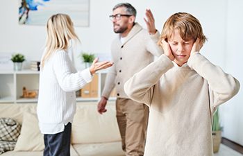 Divorcing parents fighting in front of child